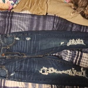 Distressed skinny jeans